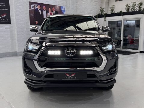 Toyota Hilux INVINCIBLE 4WD D-4D DCB 12