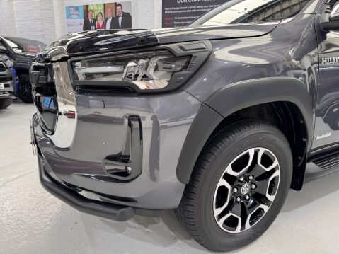 Toyota Hilux INVINCIBLE 4WD D-4D DCB 15
