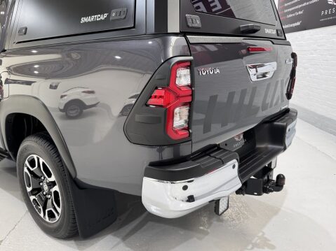 Toyota Hilux INVINCIBLE 4WD D-4D DCB 16