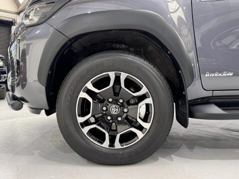 Toyota Hilux INVINCIBLE 4WD D-4D DCB 28