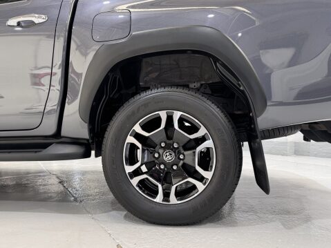 Toyota Hilux INVINCIBLE 4WD D-4D DCB 30