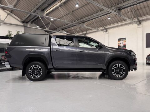 Toyota Hilux INVINCIBLE 4WD D-4D DCB 10