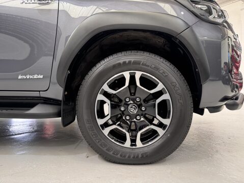 Toyota Hilux INVINCIBLE 4WD D-4D DCB 31