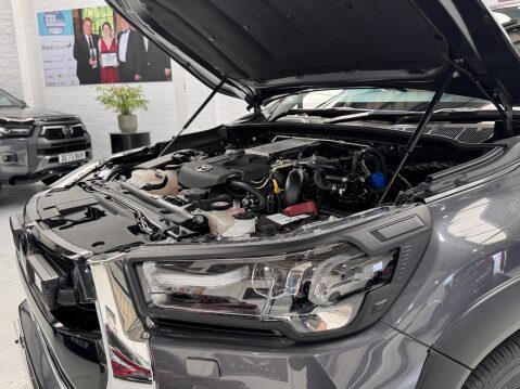Toyota Hilux INVINCIBLE 4WD D-4D DCB 6