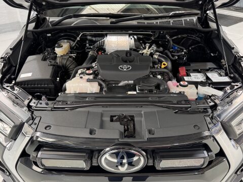 Toyota Hilux INVINCIBLE 4WD D-4D DCB 33