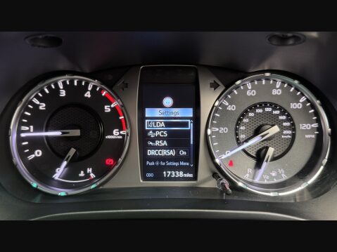 Toyota Hilux INVINCIBLE 4WD D-4D DCB 45