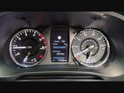 Toyota Hilux INVINCIBLE 4WD D-4D DCB 46