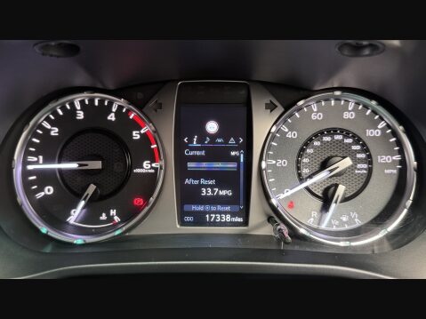 Toyota Hilux INVINCIBLE 4WD D-4D DCB 47