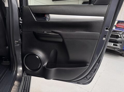 Toyota Hilux INVINCIBLE 4WD D-4D DCB 59