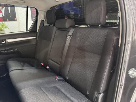 Toyota Hilux INVINCIBLE 4WD D-4D DCB 52