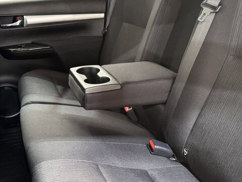 Toyota Hilux INVINCIBLE 4WD D-4D DCB 54