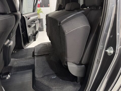 Toyota Hilux INVINCIBLE 4WD D-4D DCB 55