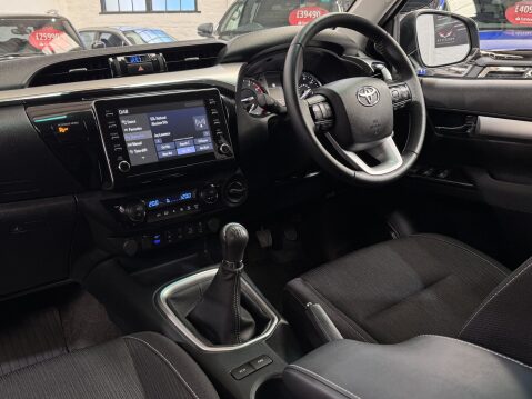 Toyota Hilux INVINCIBLE 4WD D-4D DCB 34