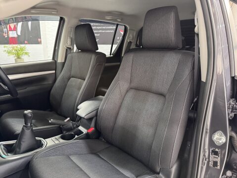 Toyota Hilux INVINCIBLE 4WD D-4D DCB 48