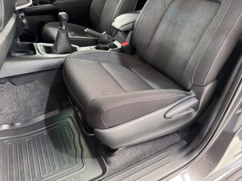 Toyota Hilux INVINCIBLE 4WD D-4D DCB 49