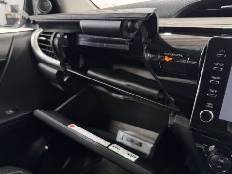 Toyota Hilux INVINCIBLE 4WD D-4D DCB 62