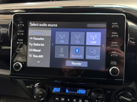 Toyota Hilux INVINCIBLE 4WD D-4D DCB 38