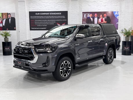Toyota Hilux INVINCIBLE 4WD D-4D DCB