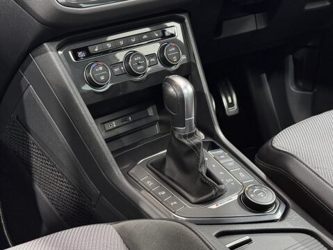 Volkswagen Tiguan R-LINE TDI BMT 4MOTION DSG 29