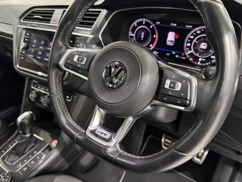 Volkswagen Tiguan R-LINE TDI BMT 4MOTION DSG 32