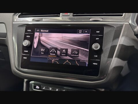 Volkswagen Tiguan R-LINE TDI BMT 4MOTION DSG 39