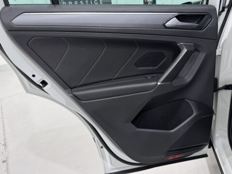 Volkswagen Tiguan R-LINE TDI BMT 4MOTION DSG 53