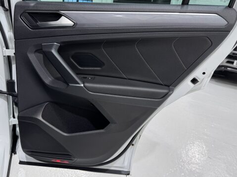 Volkswagen Tiguan R-LINE TDI BMT 4MOTION DSG 54
