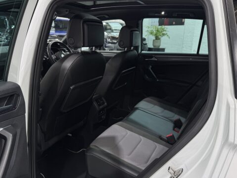 Volkswagen Tiguan R-LINE TDI BMT 4MOTION DSG 61