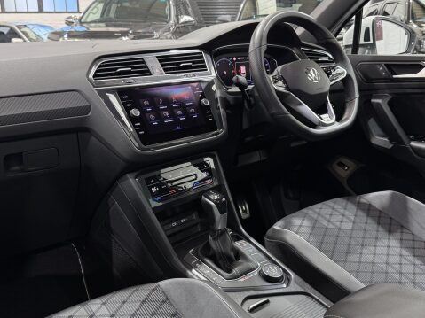 Volkswagen Tiguan R-LINE TDI 4MOTION DSG 29
