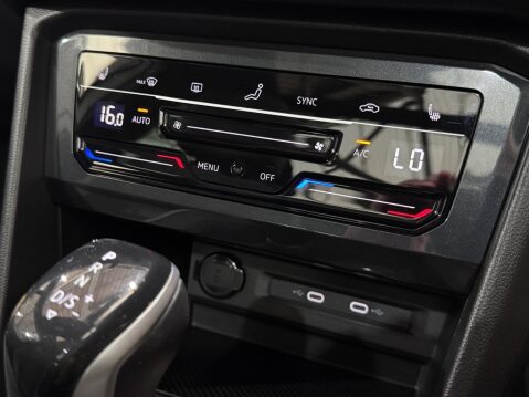 Volkswagen Tiguan R-LINE TDI 4MOTION DSG 41