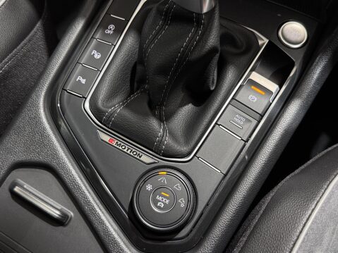 Volkswagen Tiguan R-LINE TDI 4MOTION DSG 43