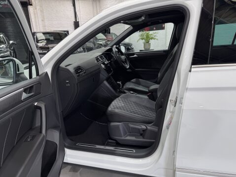 Volkswagen Tiguan R-LINE TDI 4MOTION DSG 49