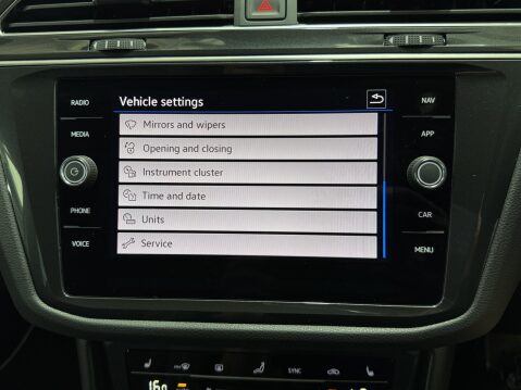 Volkswagen Tiguan R-LINE TDI 4MOTION DSG 67