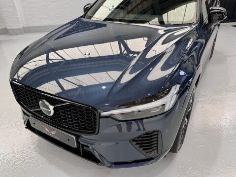 Volvo XC60 B5 R-DESIGN AWD MHEV 12