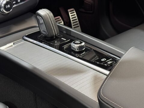 Volvo XC60 B5 R-DESIGN AWD MHEV 26