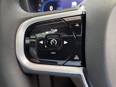 Volvo XC60 B5 R-DESIGN AWD MHEV 22