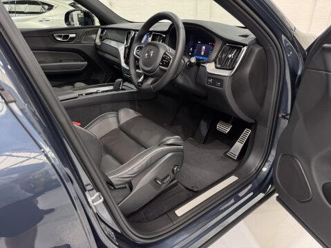 Volvo XC60 B5 R-DESIGN AWD MHEV 29