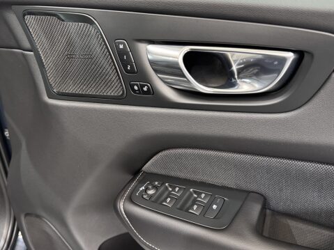 Volvo XC60 B5 R-DESIGN AWD MHEV 32