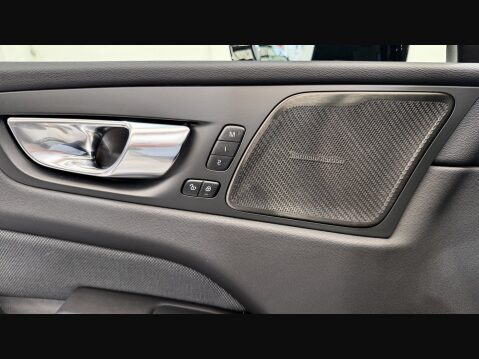 Volvo XC60 B5 R-DESIGN AWD MHEV 37