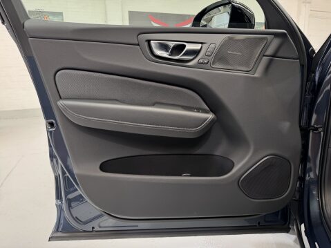 Volvo XC60 B5 R-DESIGN AWD MHEV 38