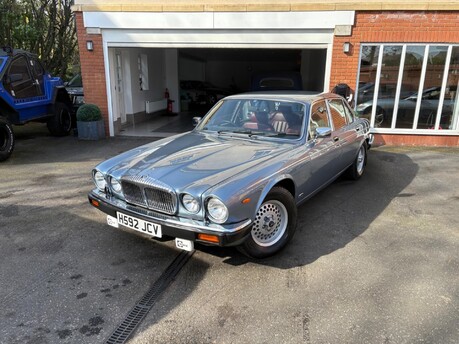 Daimler Double Six 