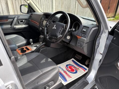 Mitsubishi Shogun 3.2 DI-DC SG3 Auto 4WD Euro 5 5dr LWB 8