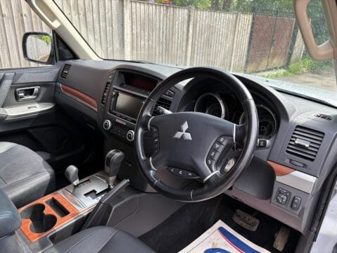 Mitsubishi Shogun 3.2 DI-DC SG3 Auto 4WD Euro 5 5dr LWB 9
