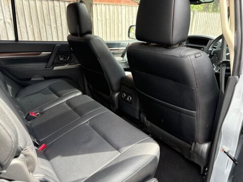 Mitsubishi Shogun 3.2 DI-DC SG3 Auto 4WD Euro 5 5dr LWB 11