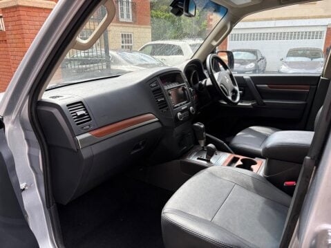 Mitsubishi Shogun 3.2 DI-DC SG3 Auto 4WD Euro 5 5dr LWB 17