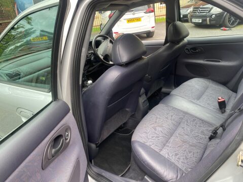 Ford Mondeo 2.5 ST-24 4dr 15