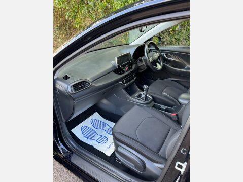Hyundai i30 T-GDI SE 13