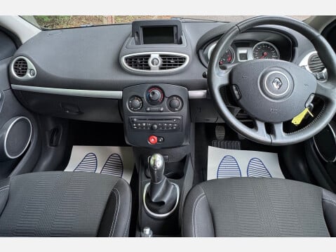 Renault Clio DYNAMIQUE TOMTOM 16V 10