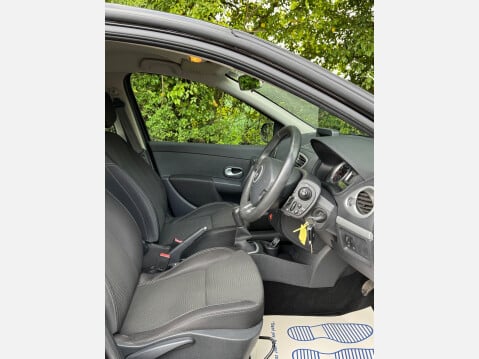 Renault Clio DYNAMIQUE TOMTOM 16V 8