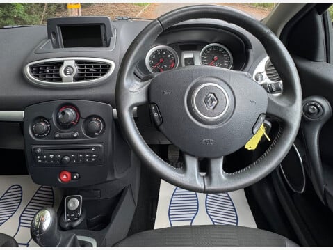 Renault Clio DYNAMIQUE TOMTOM 16V 11
